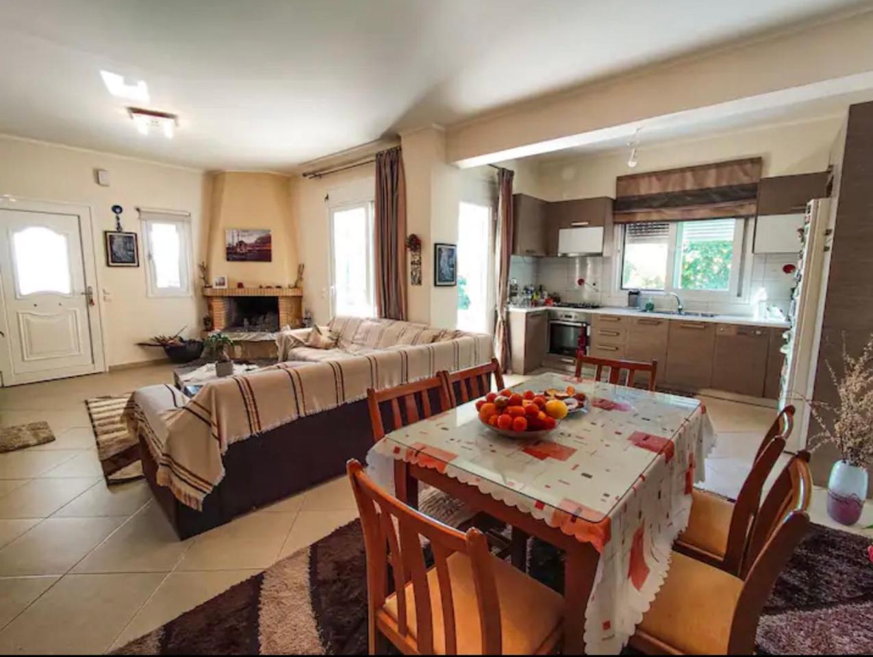 Eretria Homestay Exteriör bild